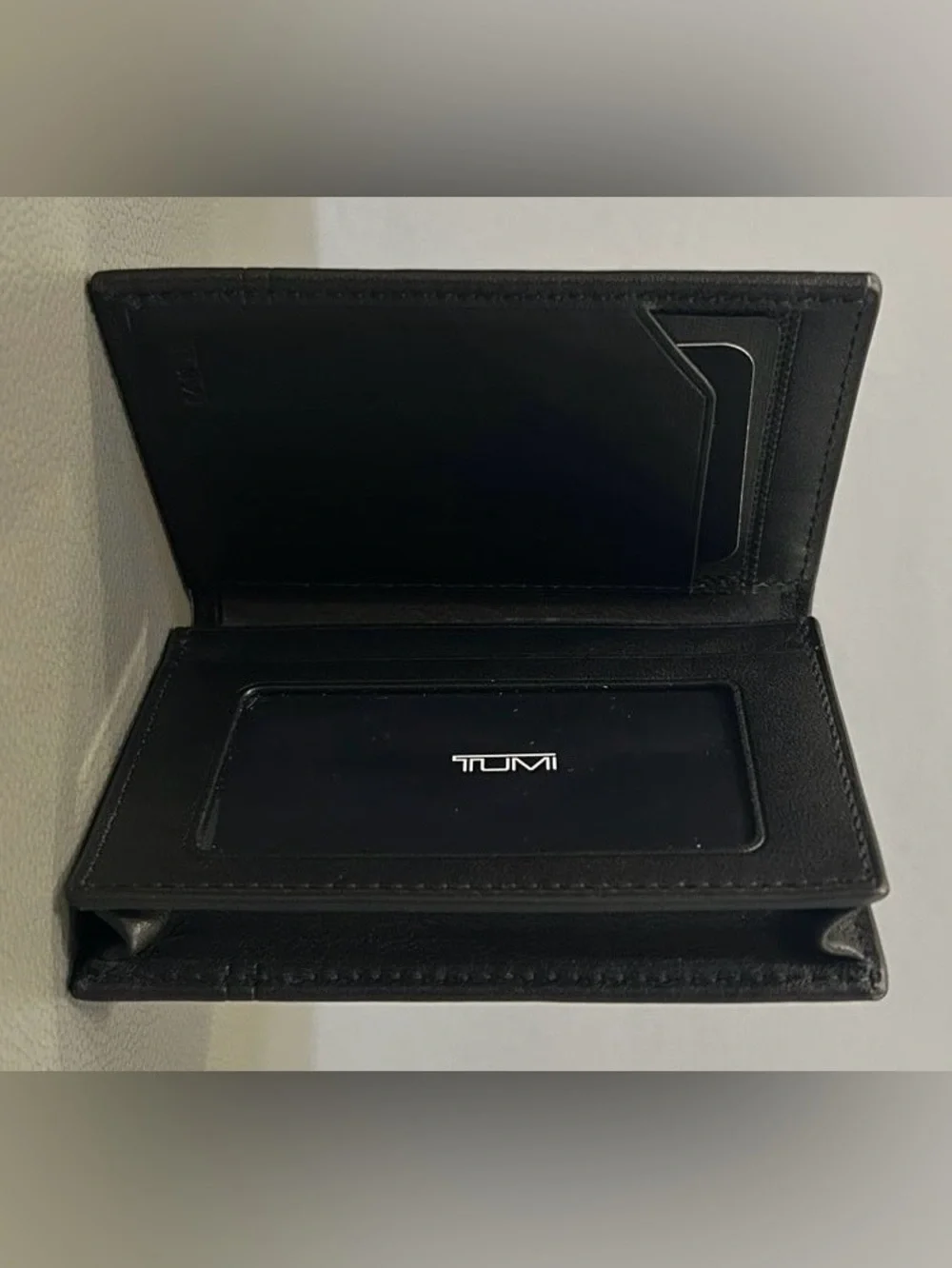 NWT TUMI Gusseted Card Case With ID Leather Black